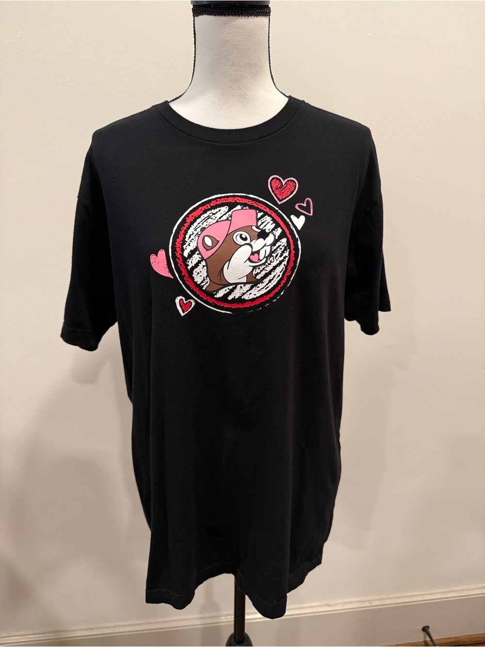 Buc-ee's Black "Love is in the Air" Graphic T-Shirt with Pink Accents Size L